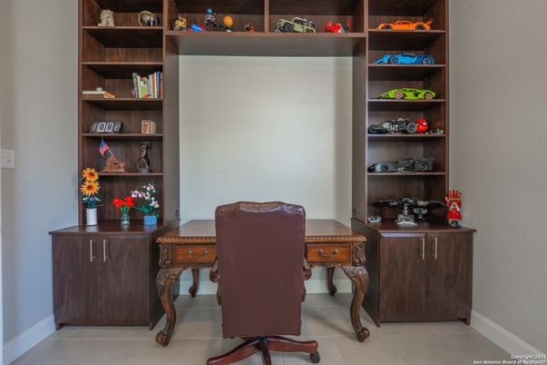 Home Office, Interior