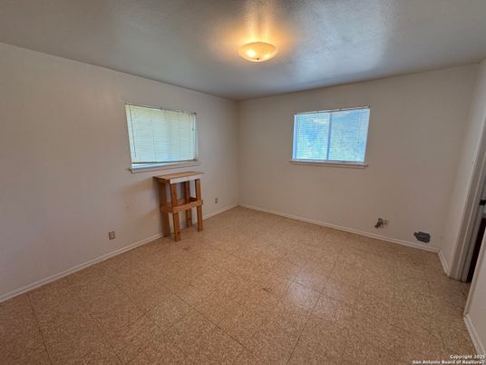 Empty room, Interior