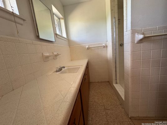 Bathroom, Interior, Tile Countertops