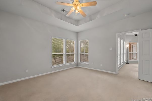 Empty room, Interior, Pendant Lights