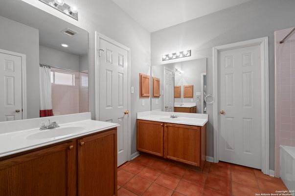 Bathroom, Dual Sink Vanities, Interior, Recessed Lighting