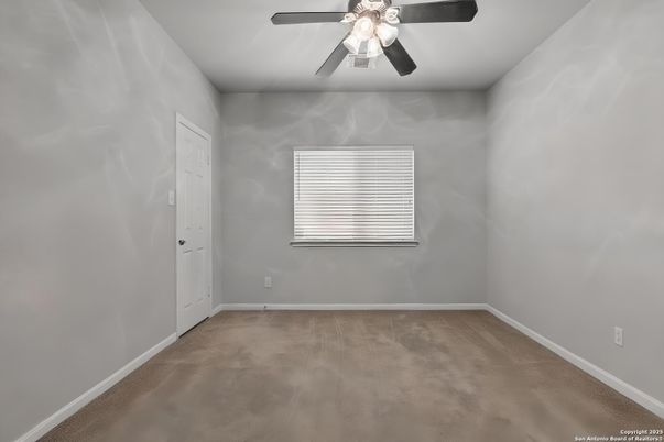 Empty room, Interior