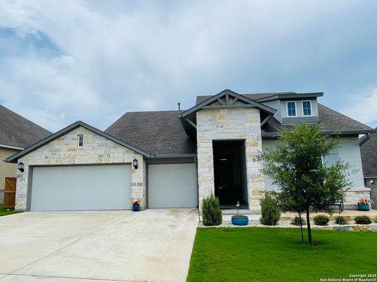 Attached, Exterior, Facade, Ranch