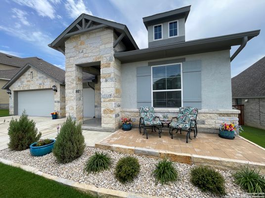 Attached, Exterior, Facade, American Craftsman