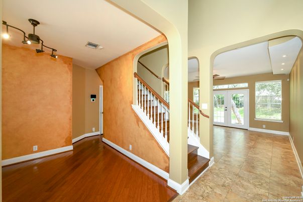 Interior, Recessed Lighting, Wood Texture Flooring