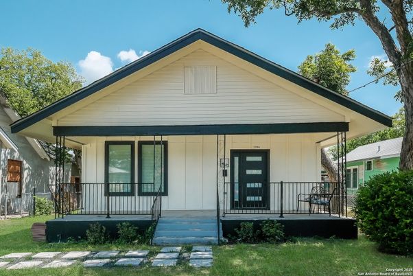Exterior, Facade, American Craftsman