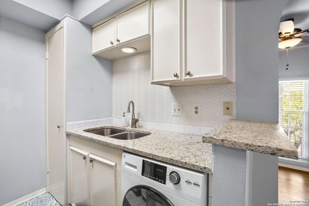 Interior, Kitchen, Washer, Wood Texture Flooring