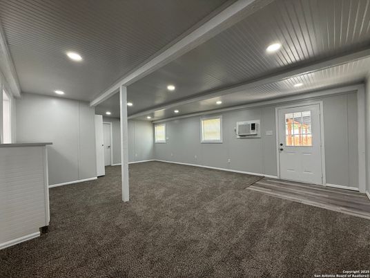 Empty room, Interior, Recessed Lighting