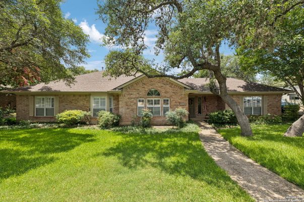 Exterior, Facade, Brick Facade, Ranch