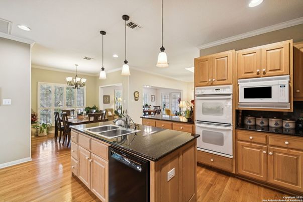 Chandelier, Dining room, Interior, Kitchen, Pendant Lights, Recessed Lighting, Wood Texture Flooring