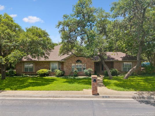 Exterior, Facade, Brick Facade, Ranch
