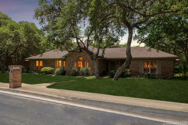 Exterior, Facade, Brick Facade, Ranch