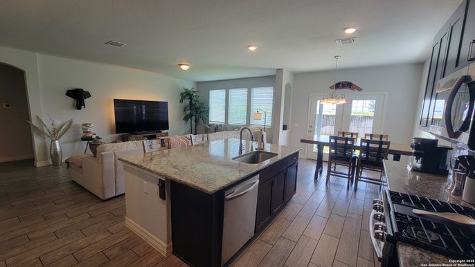 Dining room, Interior, Kitchen, Pendant Lights, Recessed Lighting, Wood Texture Flooring