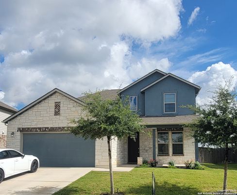 Attached, Exterior, Facade, American Craftsman
