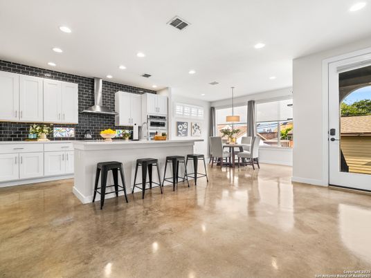 Dining room, Interior, Kitchen, Pendant Lights, Recessed Lighting, Stainless Steel Appliances