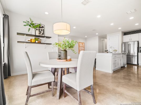 Dining room, Interior, Kitchen, Pendant Lights, Recessed Lighting, Stainless Steel Appliances
