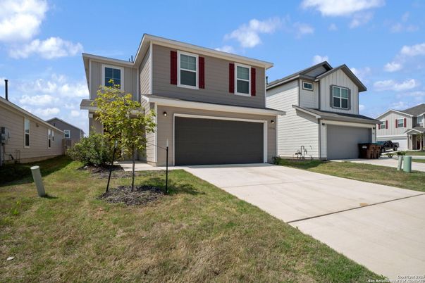 Attached, Exterior, Facade, Farmhouse