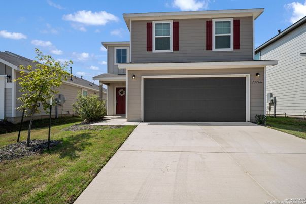 Attached, Exterior, Facade, American Craftsman