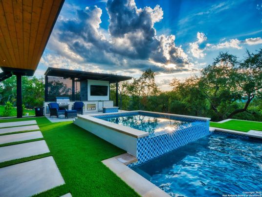 Exterior, Pool