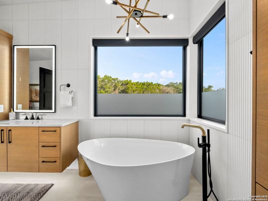 Bathroom, Free Standing Baths, Interior, Pendant Lights