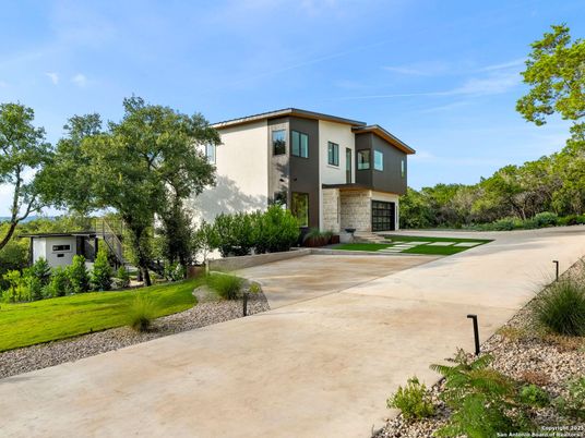 Attached, Backyard, Exterior, Facade, Modern
