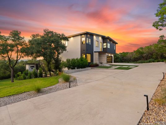 Backyard, Exterior, Facade, Split Level