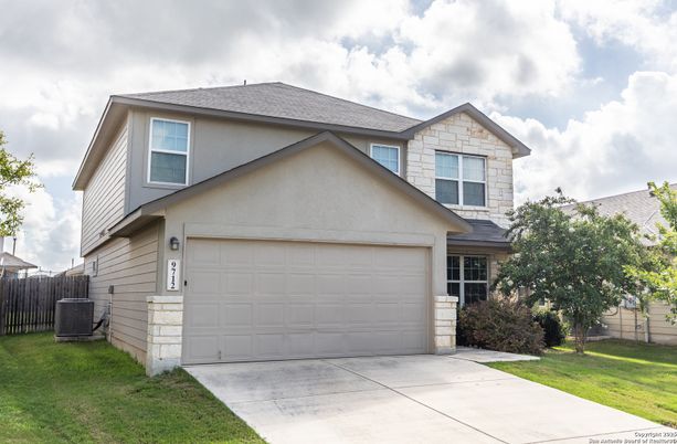 Attached, Exterior, Facade, American Craftsman