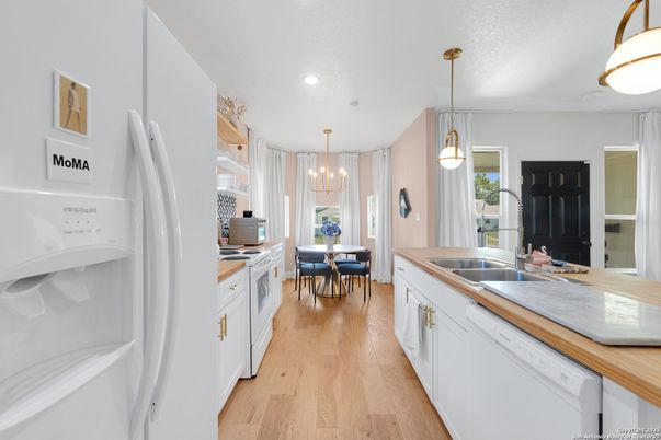 Dining room, Interior, Kitchen, Pendant Lights, Recessed Lighting, Wood Texture Flooring