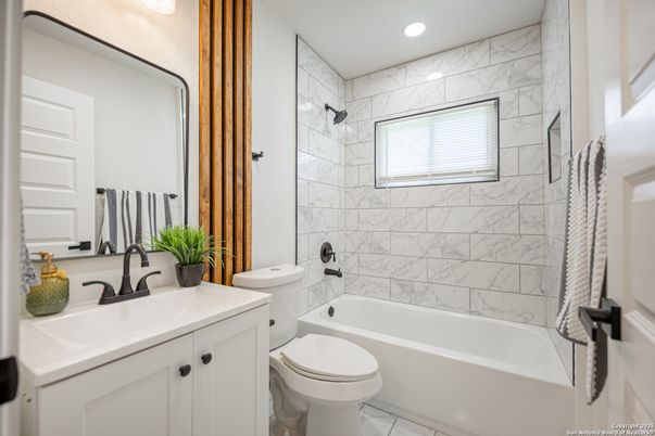 Bathroom, Interior, Marble, Marble Walls, Recessed Lighting