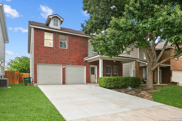 Attached, Exterior, Facade, Brick Facade, Split Level