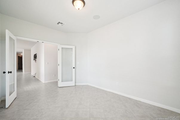 Empty room, Interior