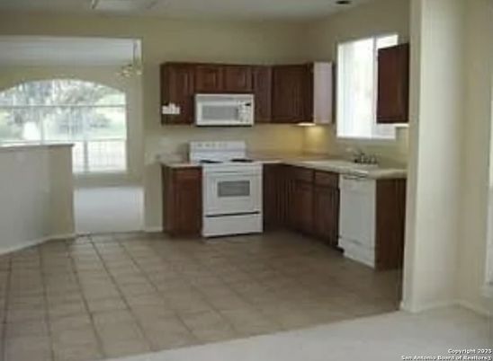 Chandelier, Interior, Kitchen