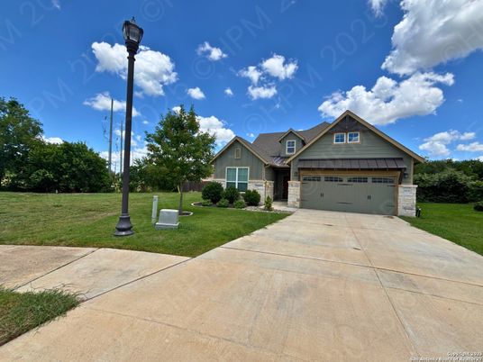 Attached, Exterior, Facade, Ranch