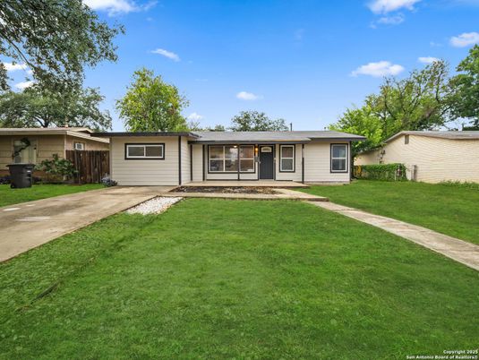 Backyard, Exterior, Facade, Ranch