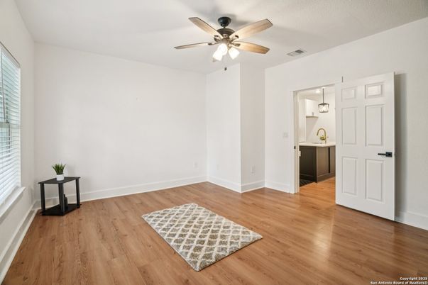 Interior, Pendant Lights, Wood Texture Flooring