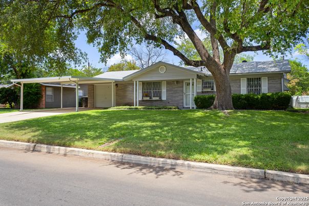 Backyard, Exterior, Facade, Ranch