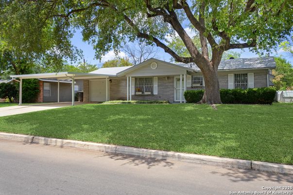 Backyard, Exterior, Facade, Ranch