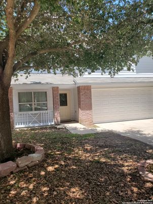 Attached, Exterior, Facade, Brick Facade, Ranch