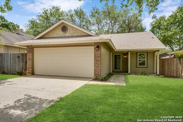 Attached, Exterior, Facade, Ranch