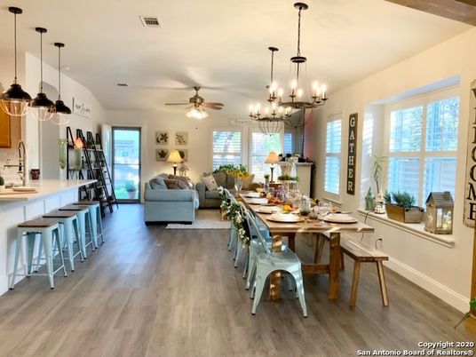 Chandelier, Dining room, Interior, Living room, Pendant Lights, Wood Texture Flooring