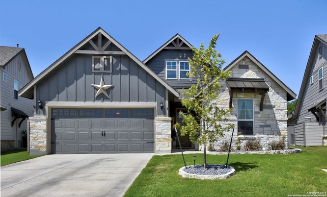 Attached, Exterior, Facade, American Craftsman