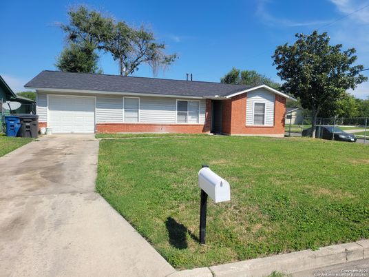 Attached, Exterior, Facade, Brick Facade, Ranch