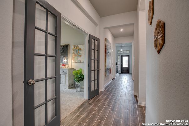 Interior, Recessed Lighting, Wood Texture Flooring