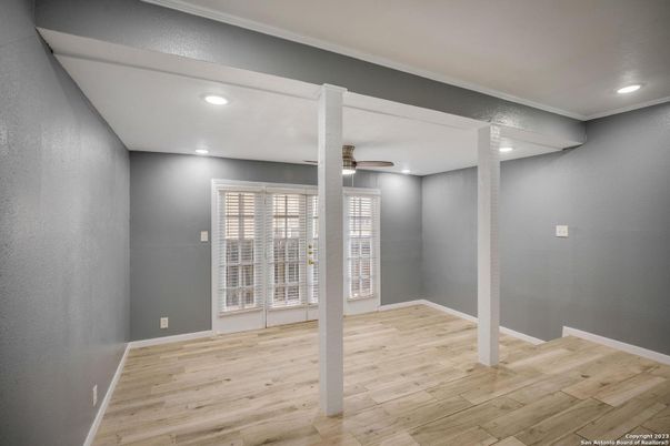 Empty room, Interior, Recessed Lighting, Wood Texture Flooring