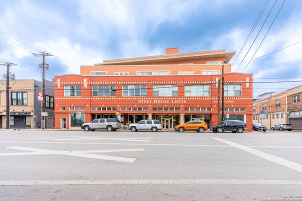 Exterior, Facade, Chicago School