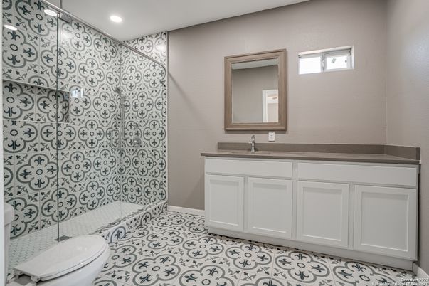 Bathroom, Interior, Recessed Lighting