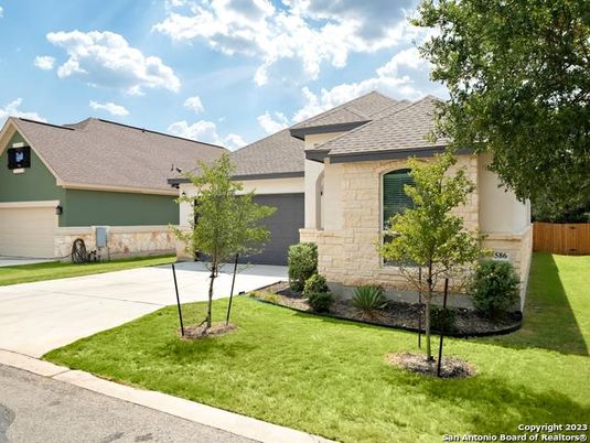 Attached, Exterior, Facade, Ranch