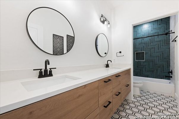 Bathroom, Dual Sink Vanities, Interior