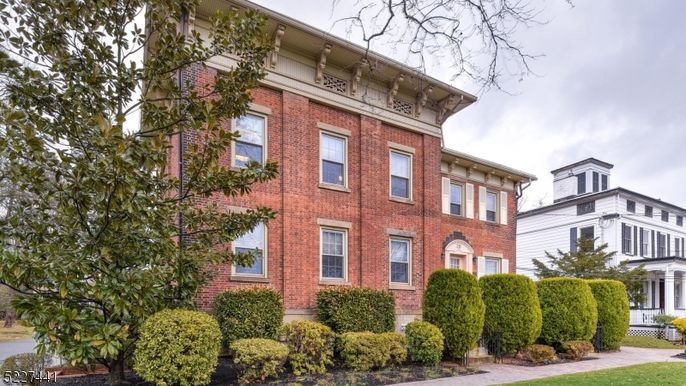 Exterior, Facade, Brick Facade, Georgian