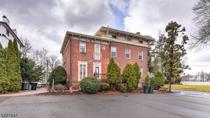 Exterior, Facade, Brick Facade, Georgian